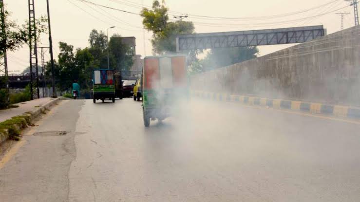 Pollution emitting rikshaw in Peshawar.