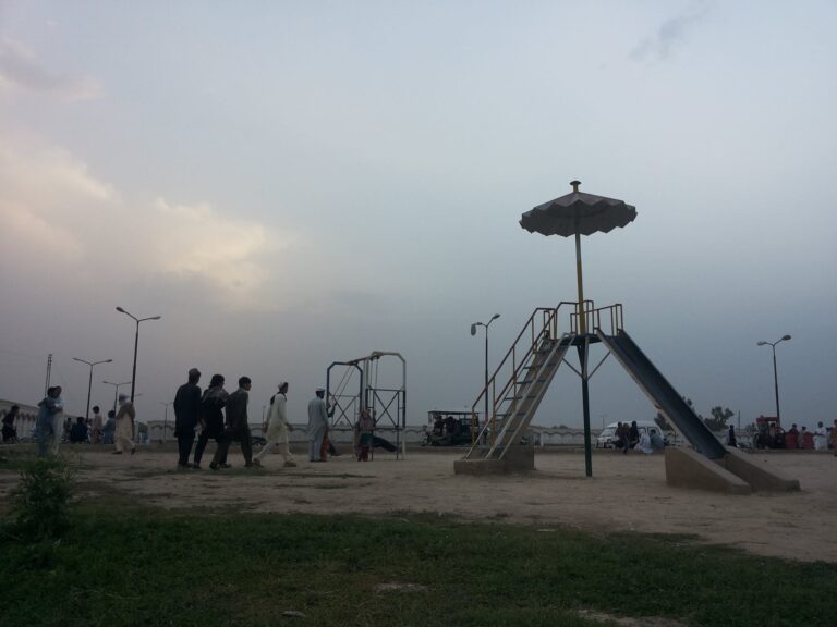 Why religious scholars ban women from Mandan Park in Bannu?