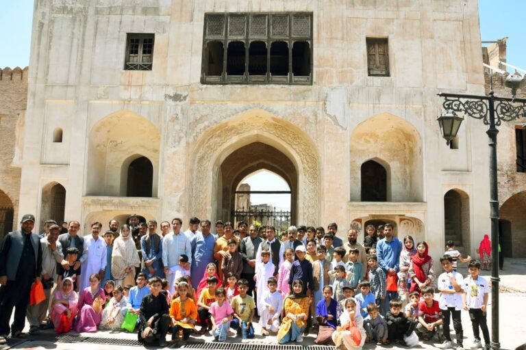 Journalists and Families Explore Peshawar’s Rich Heritage
