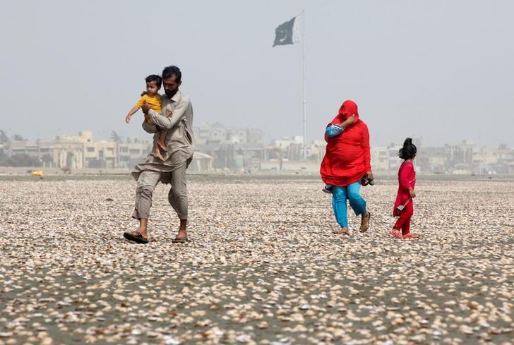 PMD Alert: Dangerous 'Karachi Coastal Heatwave' Threatens City as Humidity Soars