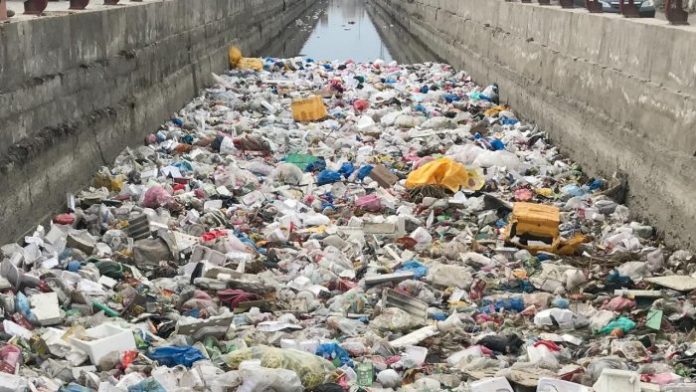 Peshawar Is Drowning in Its Own Shopping Bags —And the Monsoon Hasn’t Even Arrived Yet